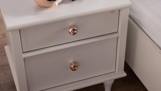 Κομοδίνο Emily